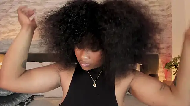 Snapshot of Anneth__M chatting on 10.11.25 Anneth M online show from 10.11.25