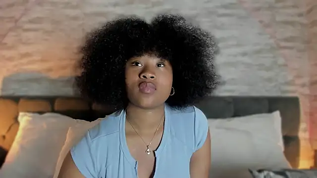 Snapshot of Anneth__M chatting on 10.27.25 Anneth M online show from 10.27.25