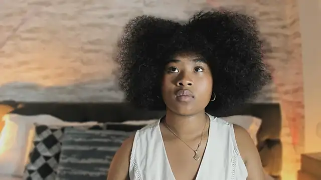 Snapshot of Anneth__M chatting on 11.04.25 Anneth M online show from 11.04.25