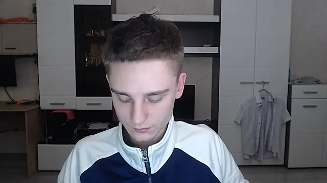 Snapshot of angryzan chatting on 12.25.24 angryzan online show from 12.25.24