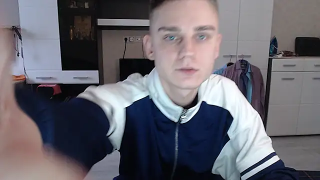 Snapshot of angryzan chatting on 01.10.25 angryzan online show from 01.10.25