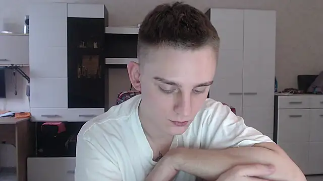 Snapshot of angryzan chatting on 01.15.25 angryzan online show from 01.15.25