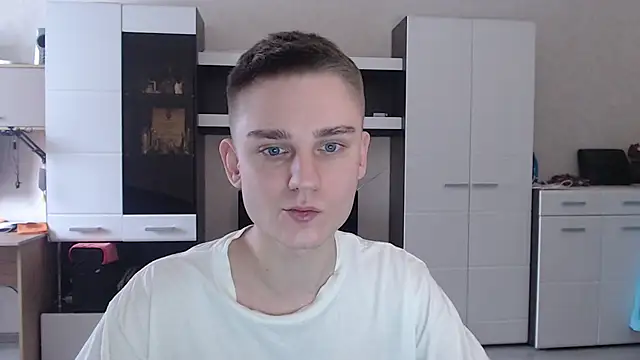 Snapshot of angryzan chatting on 01.16.25 angryzan online show from 01.16.25