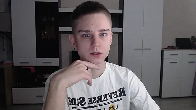 Snapshot of angryzan chatting on 01.20.25 angryzan online show from 01.20.25