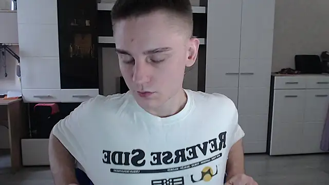 Snapshot of angryzan chatting on 01.20.25 angryzan online show from 01.20.25