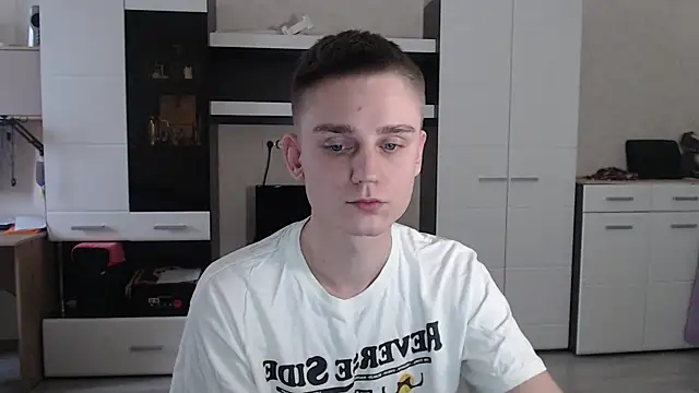 Snapshot of angryzan chatting on 01.20.25 angryzan online show from 01.20.25