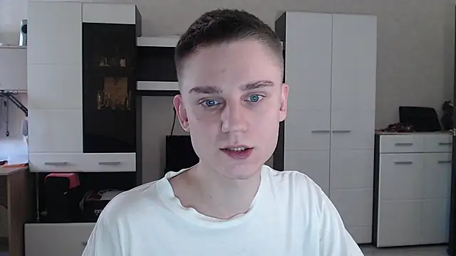 Snapshot of angryzan chatting on 01.21.25 angryzan online show from 01.21.25