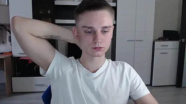 Snapshot of angryzan chatting on 01.27.25 angryzan online show from 01.27.25