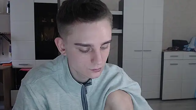 Snapshot of angryzan chatting on 01.30.25 angryzan online show from 01.30.25