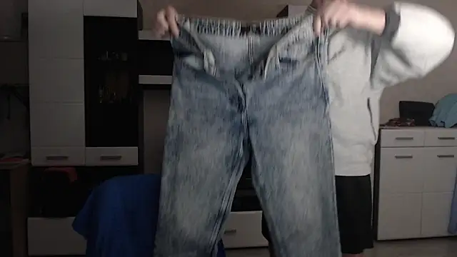 Snapshot of angryzan chatting on 02.04.25 angryzan online show from 02.04.25