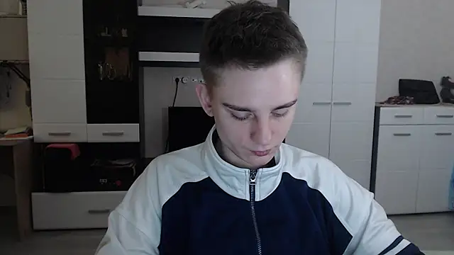 Snapshot of angryzan chatting on 02.05.25 angryzan online show from 02.05.25