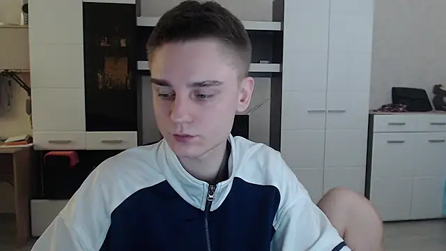 Snapshot of angryzan chatting on 02.05.25 angryzan online show from 02.05.25