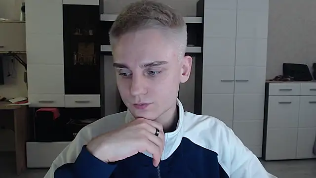 Snapshot of angryzan chatting on 02.10.25 angryzan online show from 02.10.25