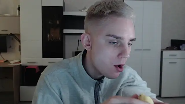 Snapshot of angryzan chatting on 02.11.25 angryzan online show from 02.11.25