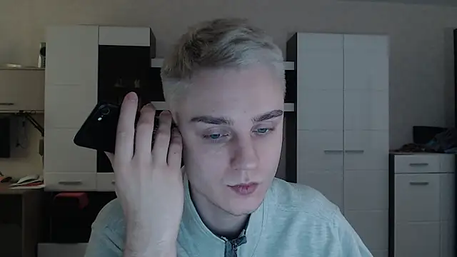 Snapshot of angryzan chatting on 02.13.25 angryzan online show from 02.13.25