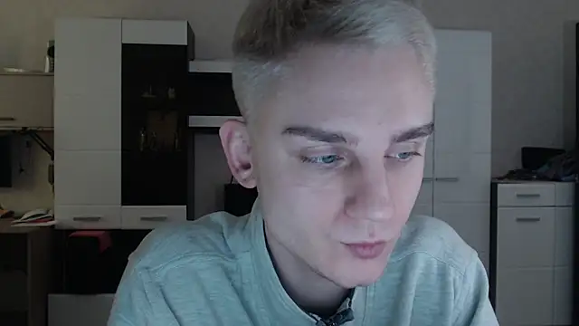 Snapshot of angryzan chatting on 02.13.25 angryzan online show from 02.13.25