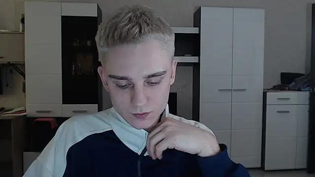 Snapshot of angryzan chatting on 02.14.25 angryzan online show from 02.14.25