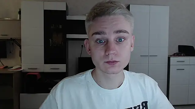 Snapshot of angryzan chatting on 02.17.25 angryzan online show from 02.17.25