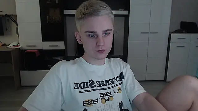 Snapshot of angryzan chatting on 02.18.25 angryzan online show from 02.18.25