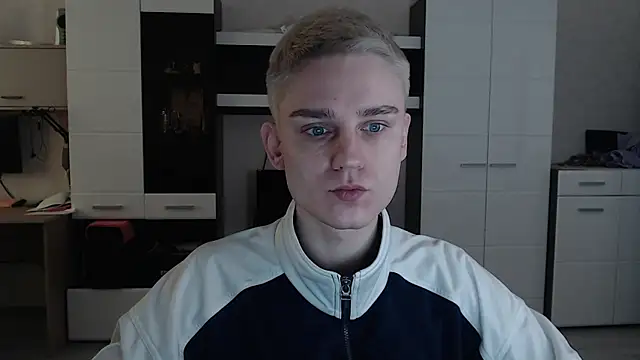 Snapshot of angryzan chatting on 02.19.25 angryzan online show from 02.19.25