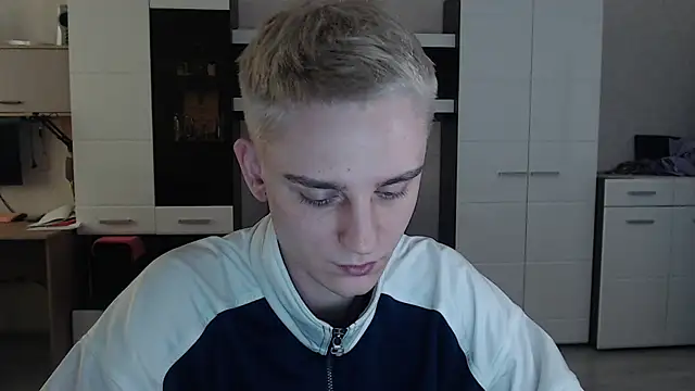 Snapshot of angryzan chatting on 02.19.25 angryzan online show from 02.19.25