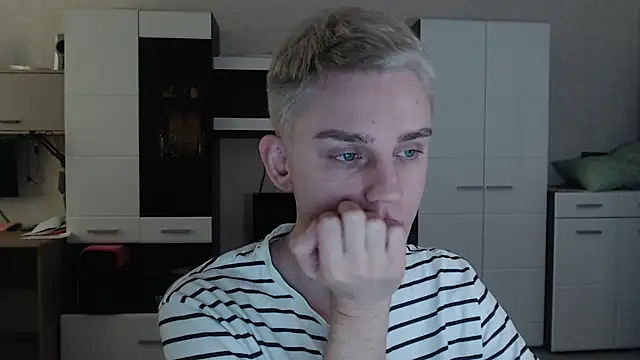 Snapshot of angryzan chatting on 02.20.25 angryzan online show from 02.20.25