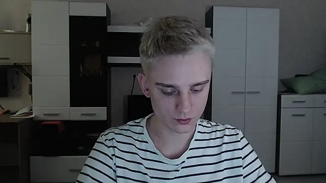 Snapshot of angryzan chatting on 02.20.25 angryzan online show from 02.20.25