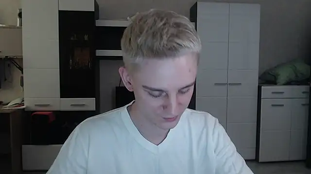 Snapshot of angryzan chatting on 02.21.25 angryzan online show from 02.21.25