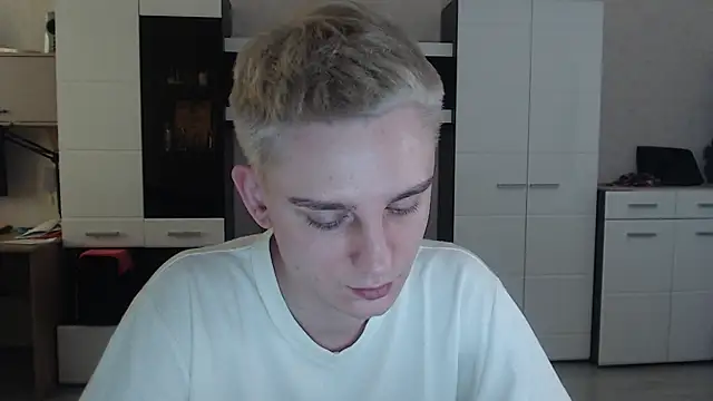 Snapshot of angryzan chatting on 02.24.25 angryzan online show from 02.24.25