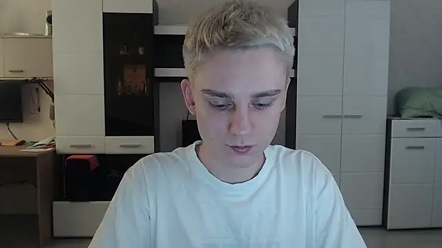 Snapshot of angryzan chatting on 02.27.25 angryzan online show from 02.27.25