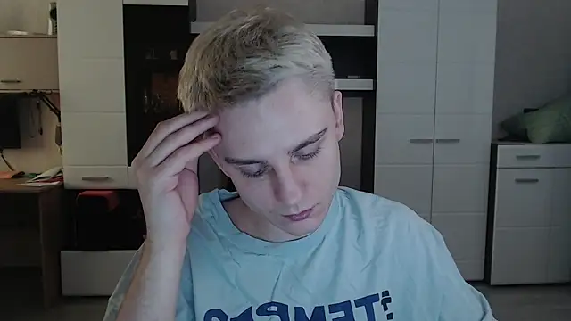 Snapshot of angryzan chatting on 02.28.25 angryzan online show from 02.28.25