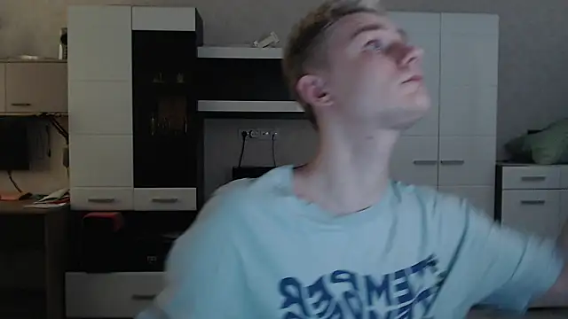 Snapshot of angryzan chatting on 02.28.25 angryzan online show from 02.28.25