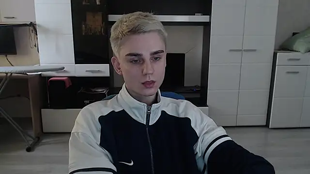 Snapshot of angryzan chatting on 03.03.25 angryzan online show from 03.03.25