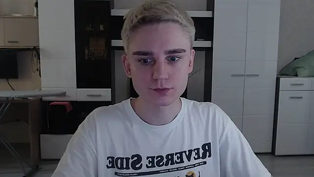 Snapshot of angryzan chatting on 03.04.25 angryzan online show from 03.04.25