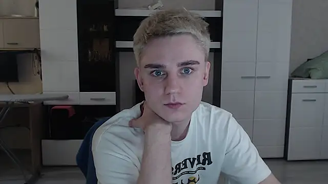 Snapshot of angryzan chatting on 03.04.25 angryzan online show from 03.04.25