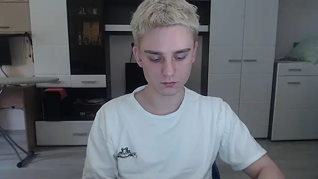 Snapshot of angryzan chatting on 03.06.25 angryzan online show from 03.06.25