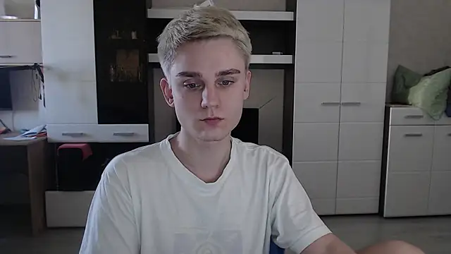 Snapshot of angryzan chatting on 03.10.25 angryzan online show from 03.10.25