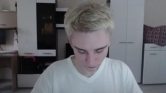 Snapshot of angryzan chatting on 03.13.25 angryzan online show from 03.13.25