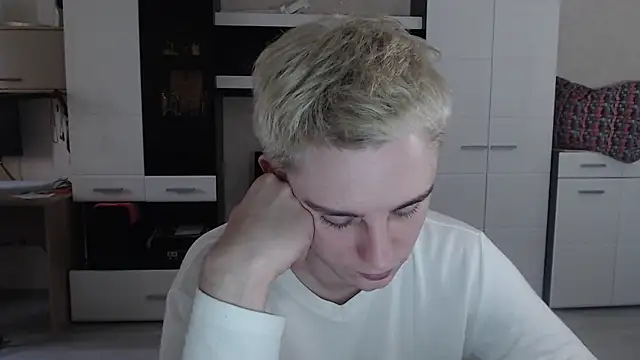 Snapshot of angryzan chatting on 03.13.25 angryzan online show from 03.13.25