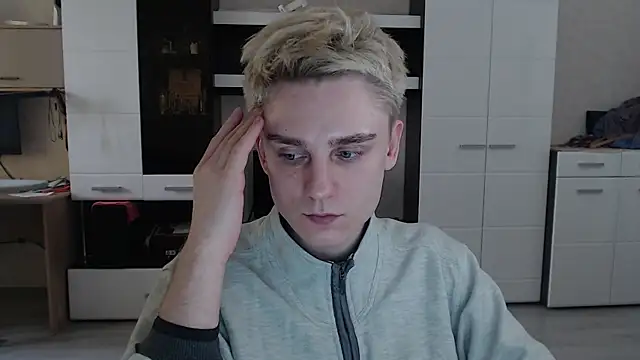 Snapshot of angryzan chatting on 03.14.25 angryzan online show from 03.14.25