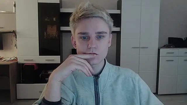 Snapshot of angryzan chatting on 03.19.25 angryzan online show from 03.19.25