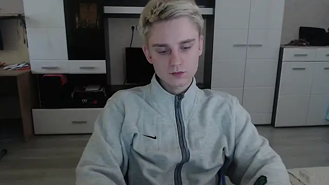 Snapshot of angryzan chatting on 03.19.25 angryzan online show from 03.19.25