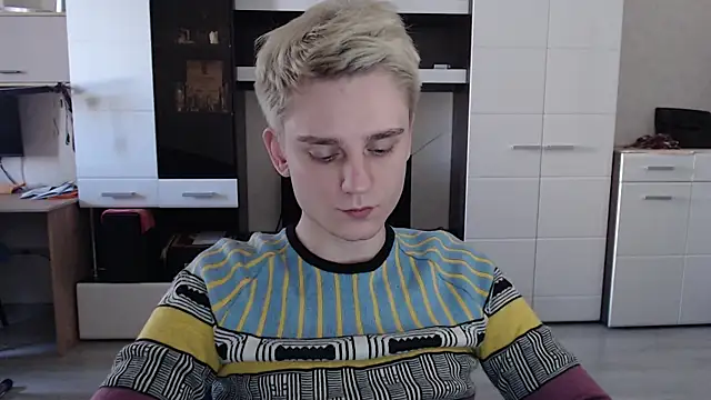 Snapshot of angryzan chatting on 03.20.25 angryzan online show from 03.20.25