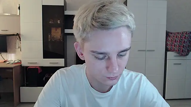 Snapshot of angryzan chatting on 03.21.25 angryzan online show from 03.21.25