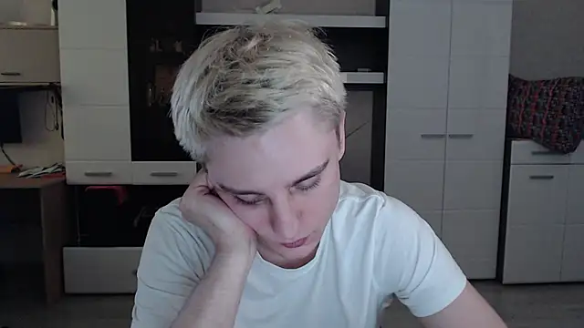 Snapshot of angryzan chatting on 03.21.25 angryzan online show from 03.21.25