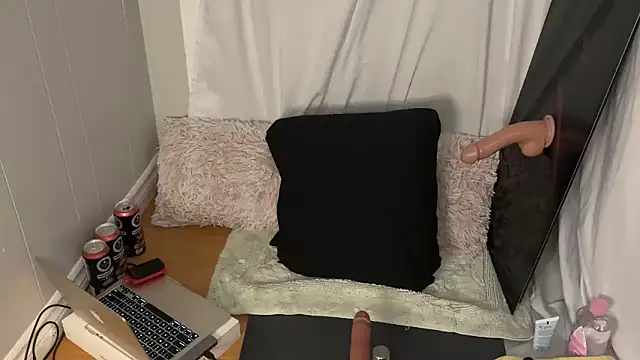 IvyWylde online show from 10.26.25