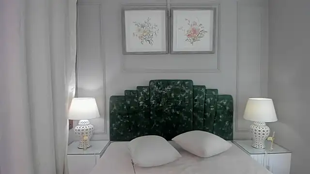 Snapshot of ana_beckett chatting on 11.21.25 ana beckett online show from 11.21.25