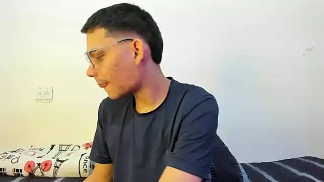 Snapshot of Diego-Monsalve chatting on 10.17.25 Diego-Monsalve online show from 10.17.25