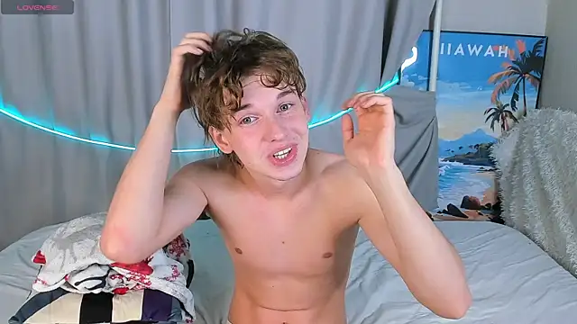 Snapshot of 4ever_dude chatting on 09.24.25 4ever dude online show from 09.24.25