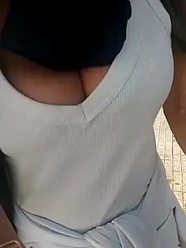 LaraReinaDelSol online show from 12.20.24